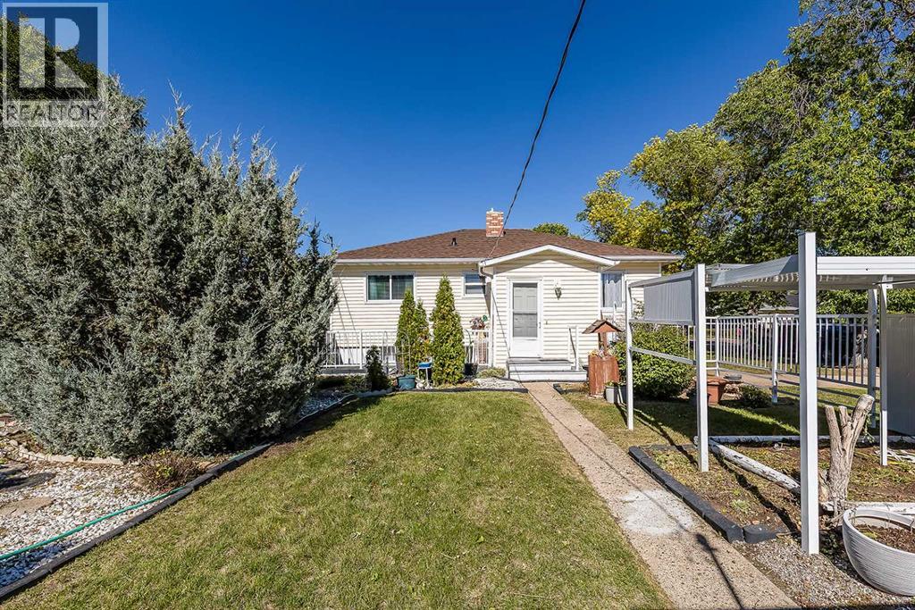 77 9 Street NE - 35
