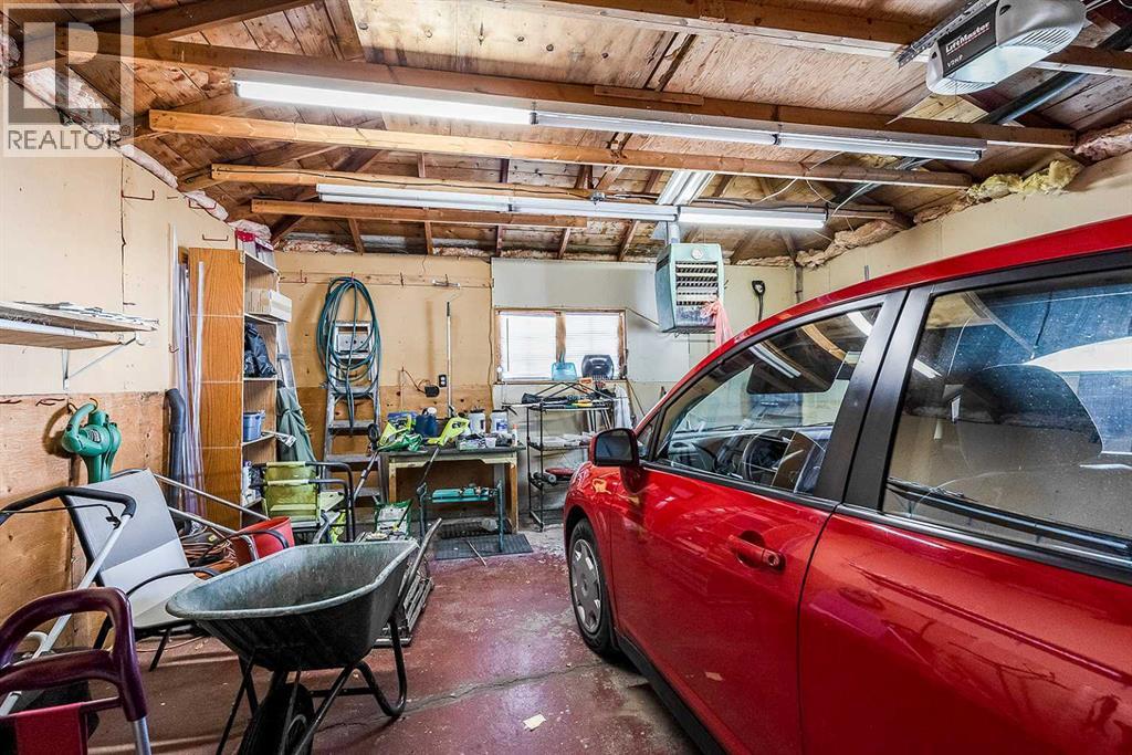 77 9 Street NE - 38