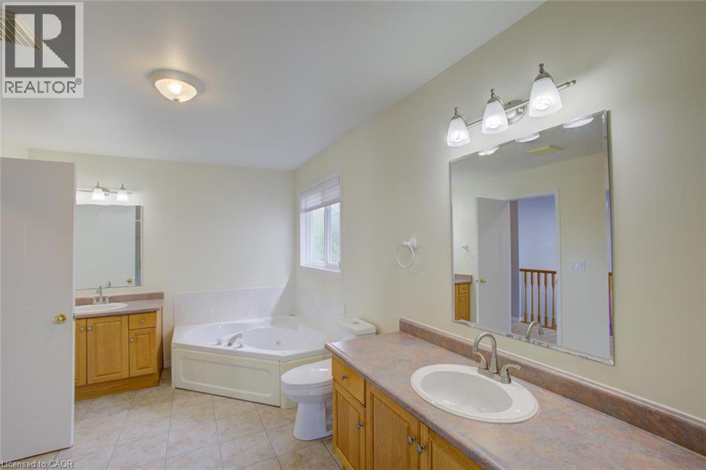 11 KROEGER Crescent - Image 29