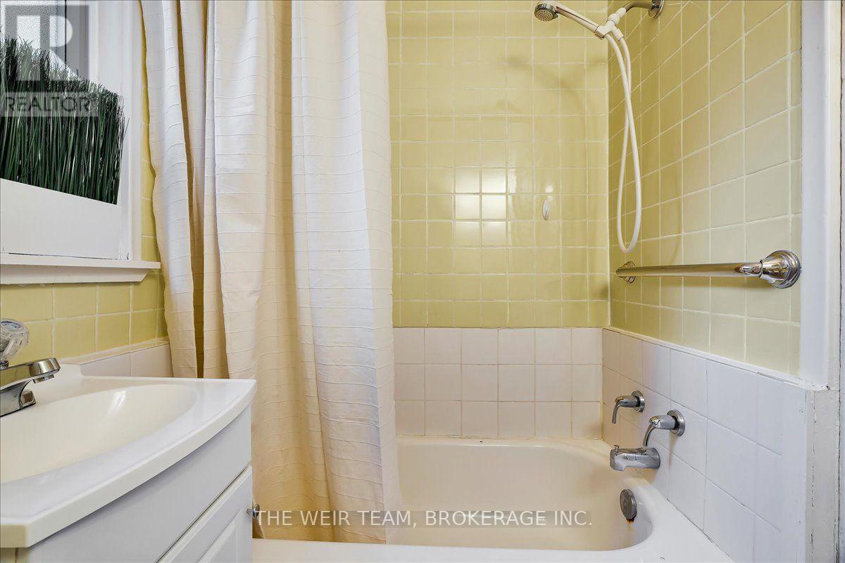 251 ASHDALE AVENUE - Image 16