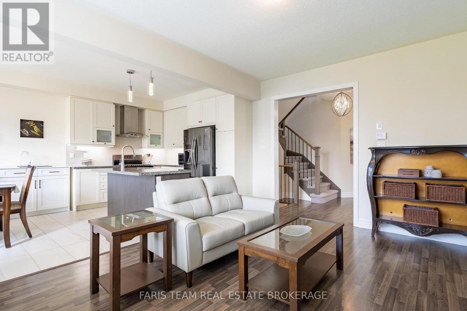 3 HUTTON CRESCENT - 14