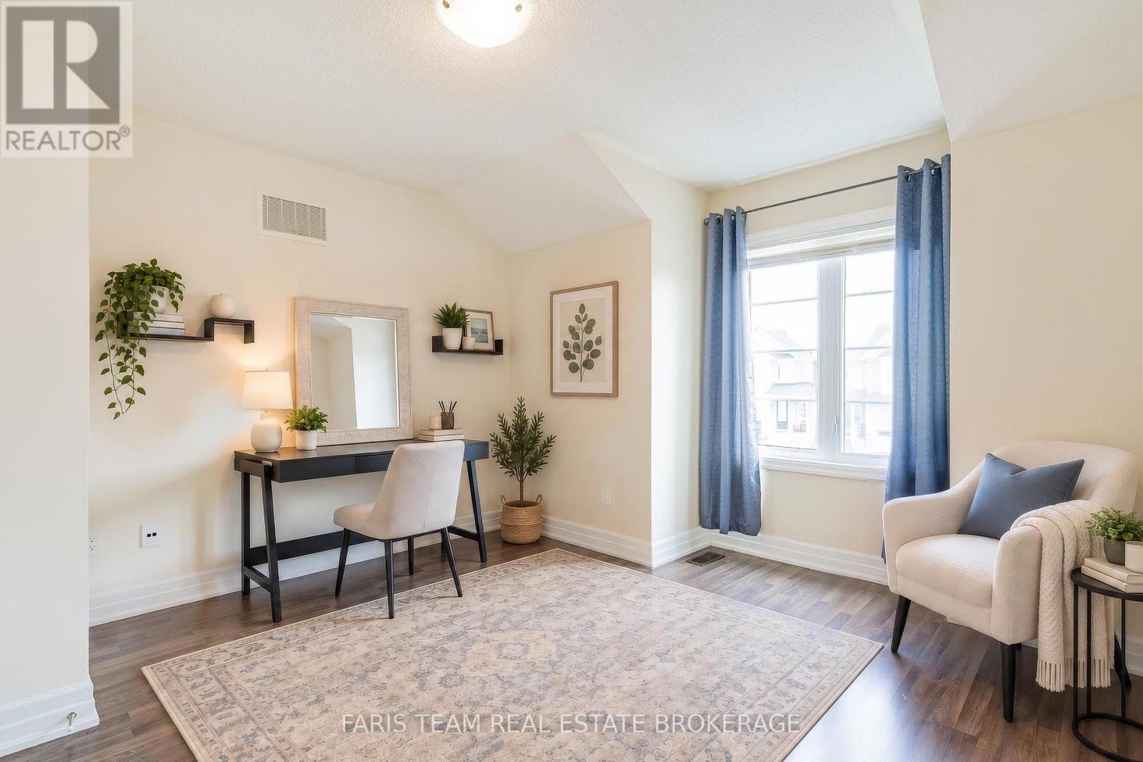 3 HUTTON CRESCENT - 22