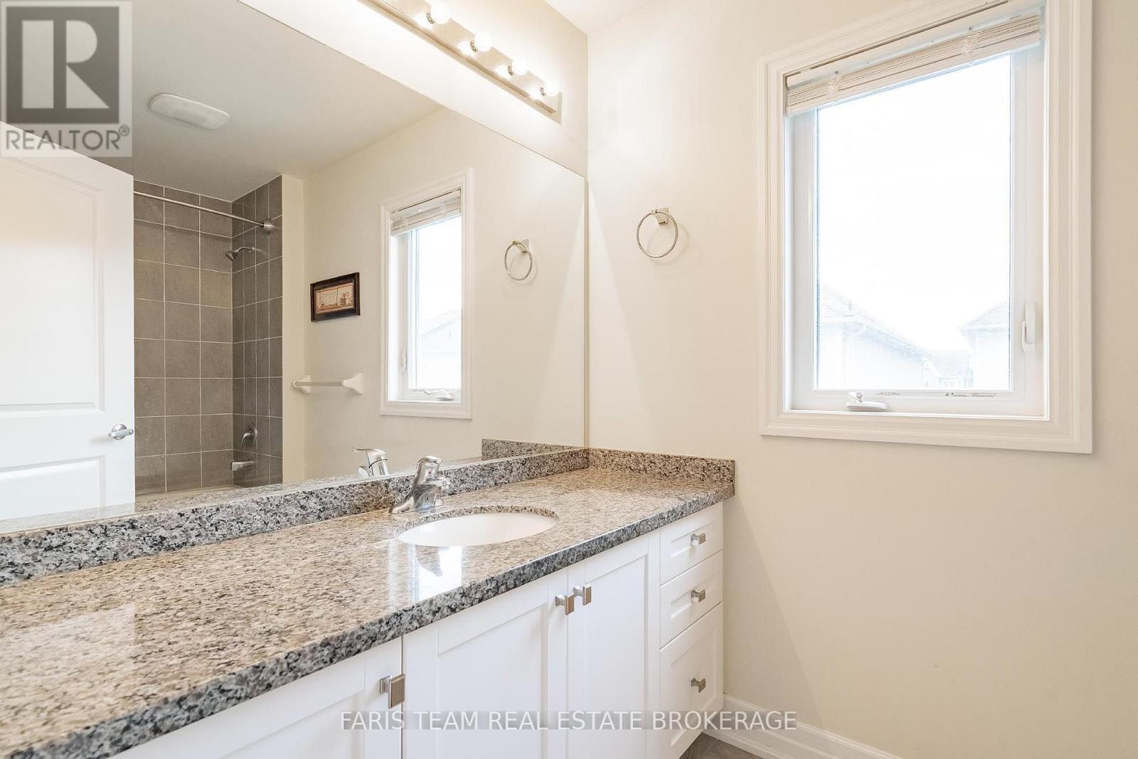 3 HUTTON CRESCENT - 24