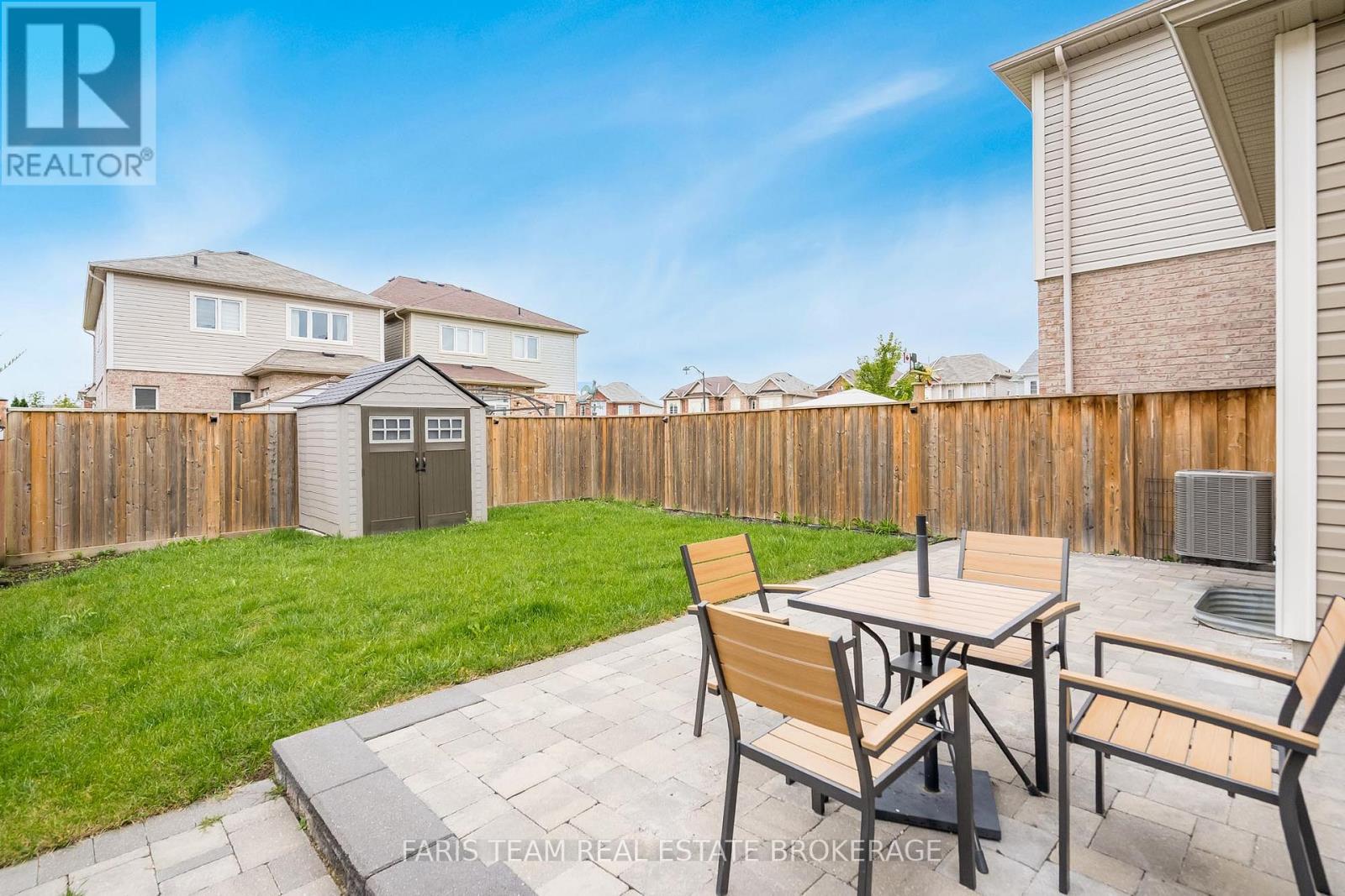 3 HUTTON CRESCENT - 32