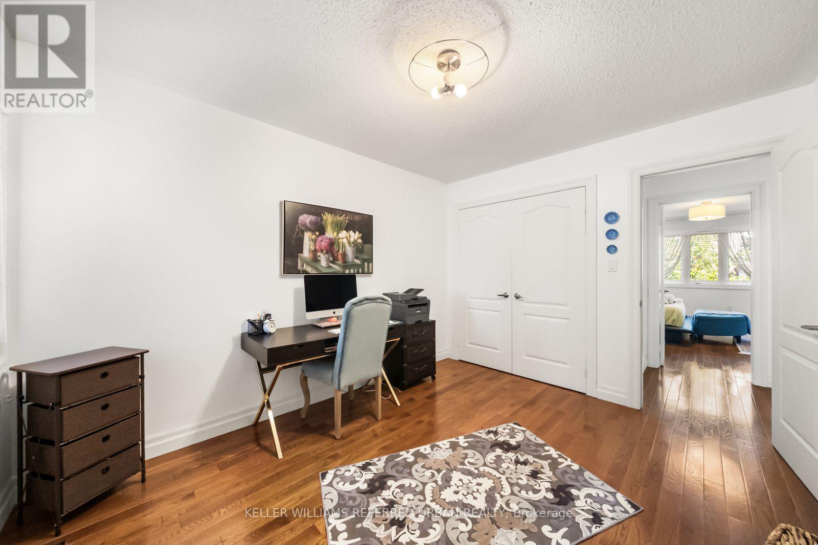 1002 OAKTREE CRESCENT - 28