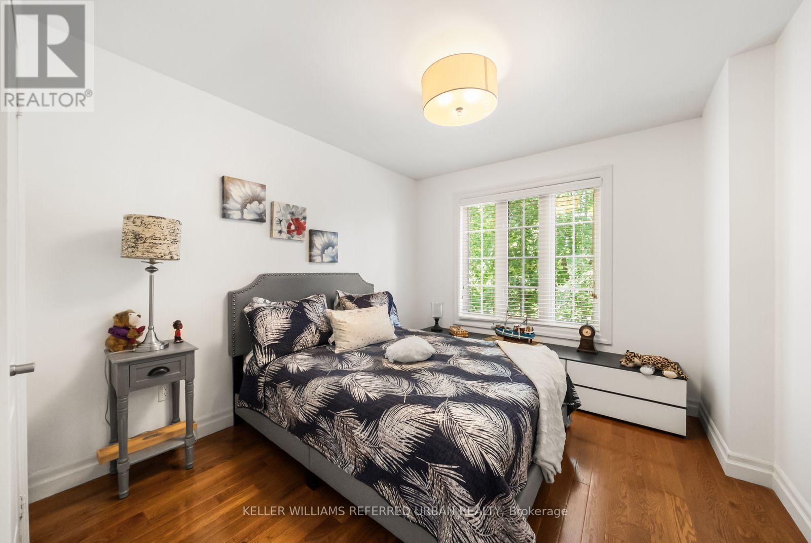 1002 OAKTREE CRESCENT - 29