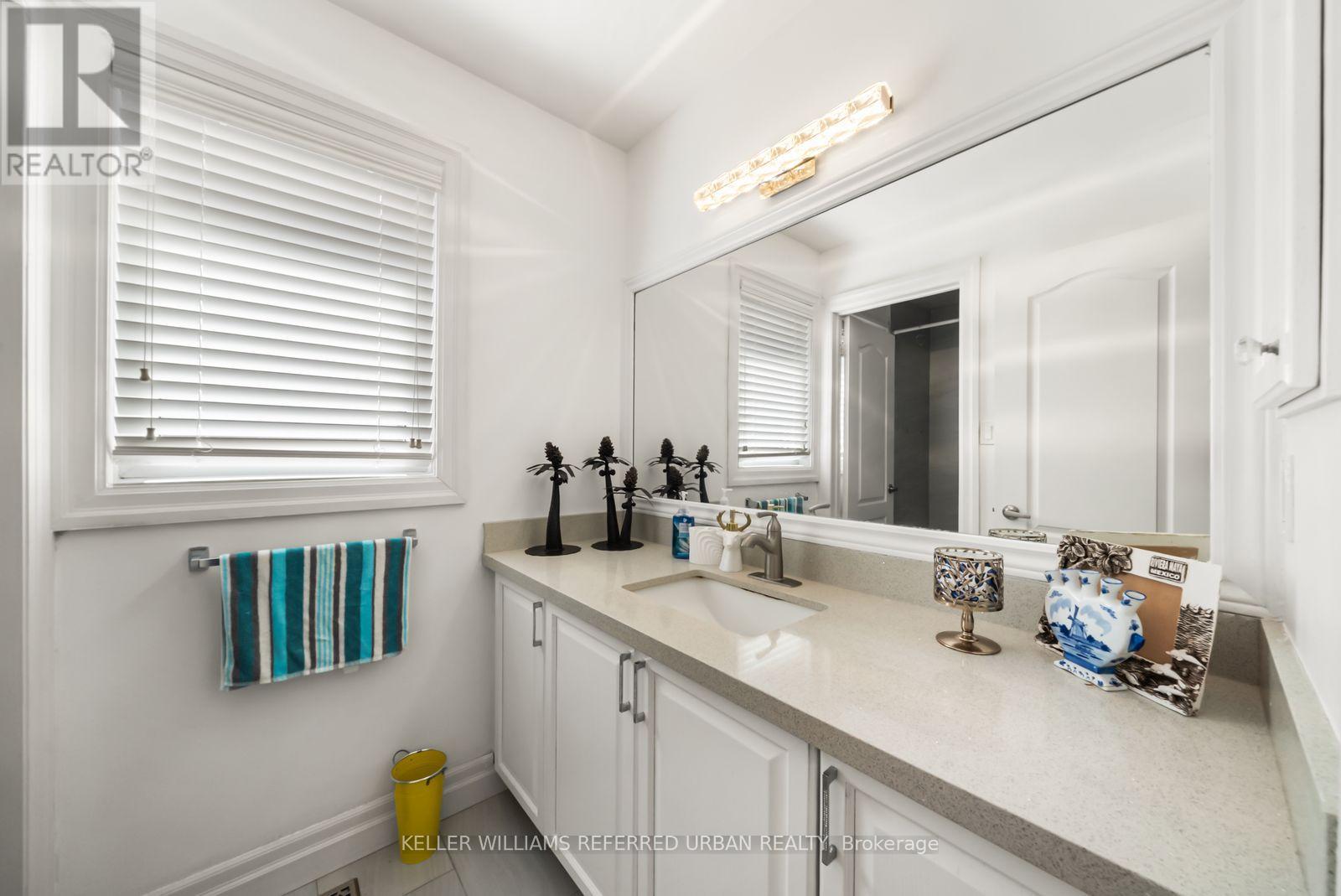 1002 OAKTREE CRESCENT - 31