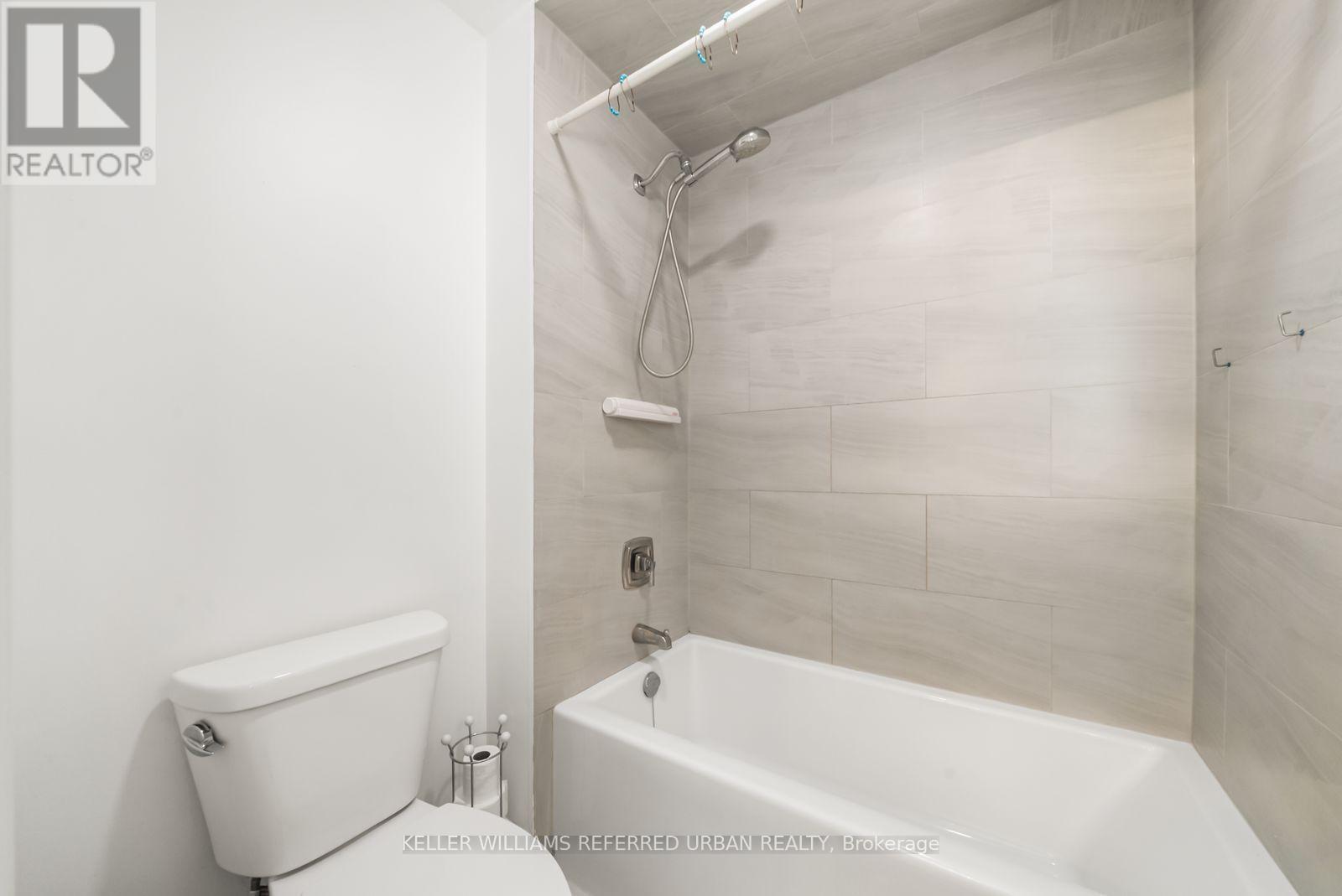 1002 OAKTREE CRESCENT - Image 32