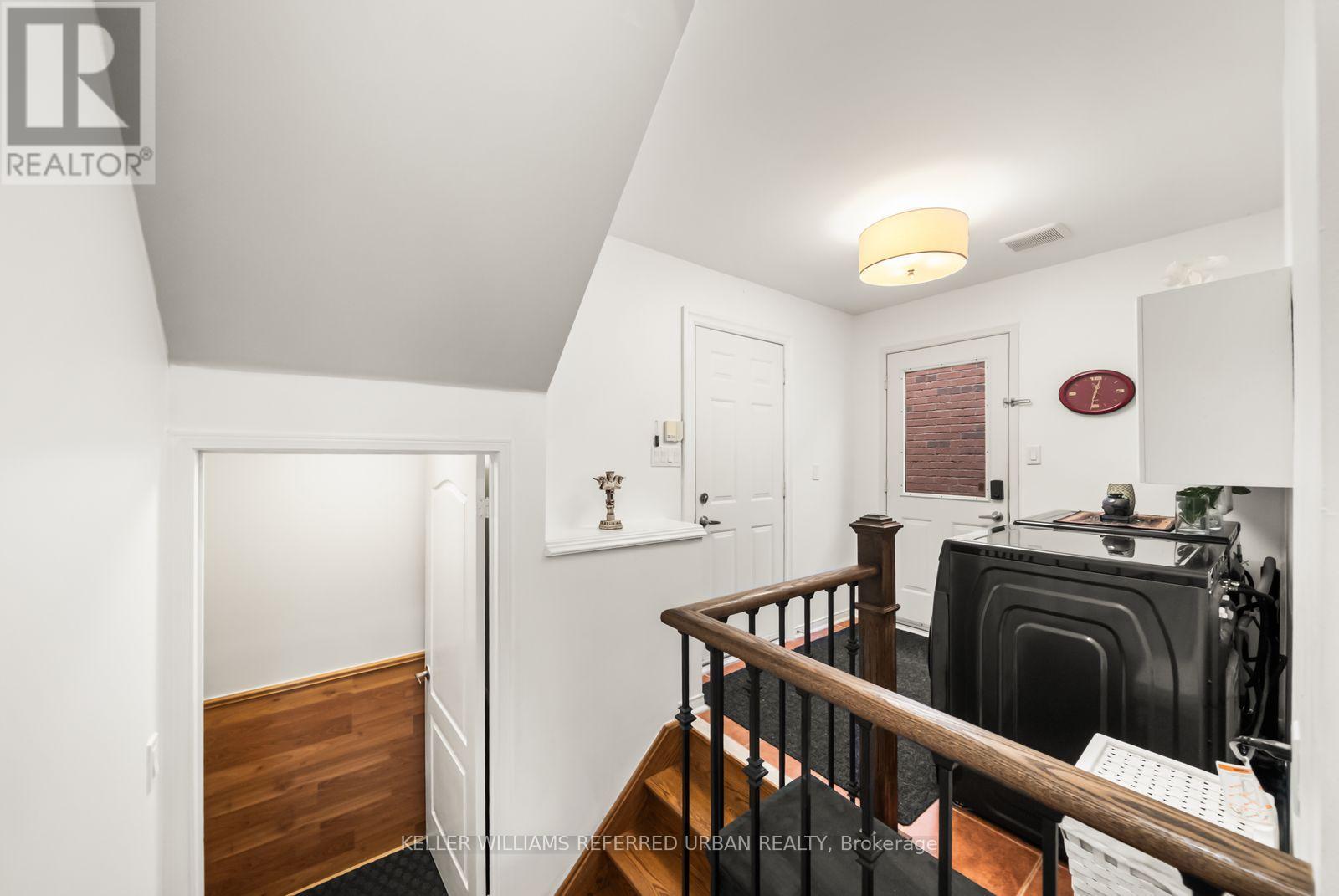 1002 OAKTREE CRESCENT - Image 35