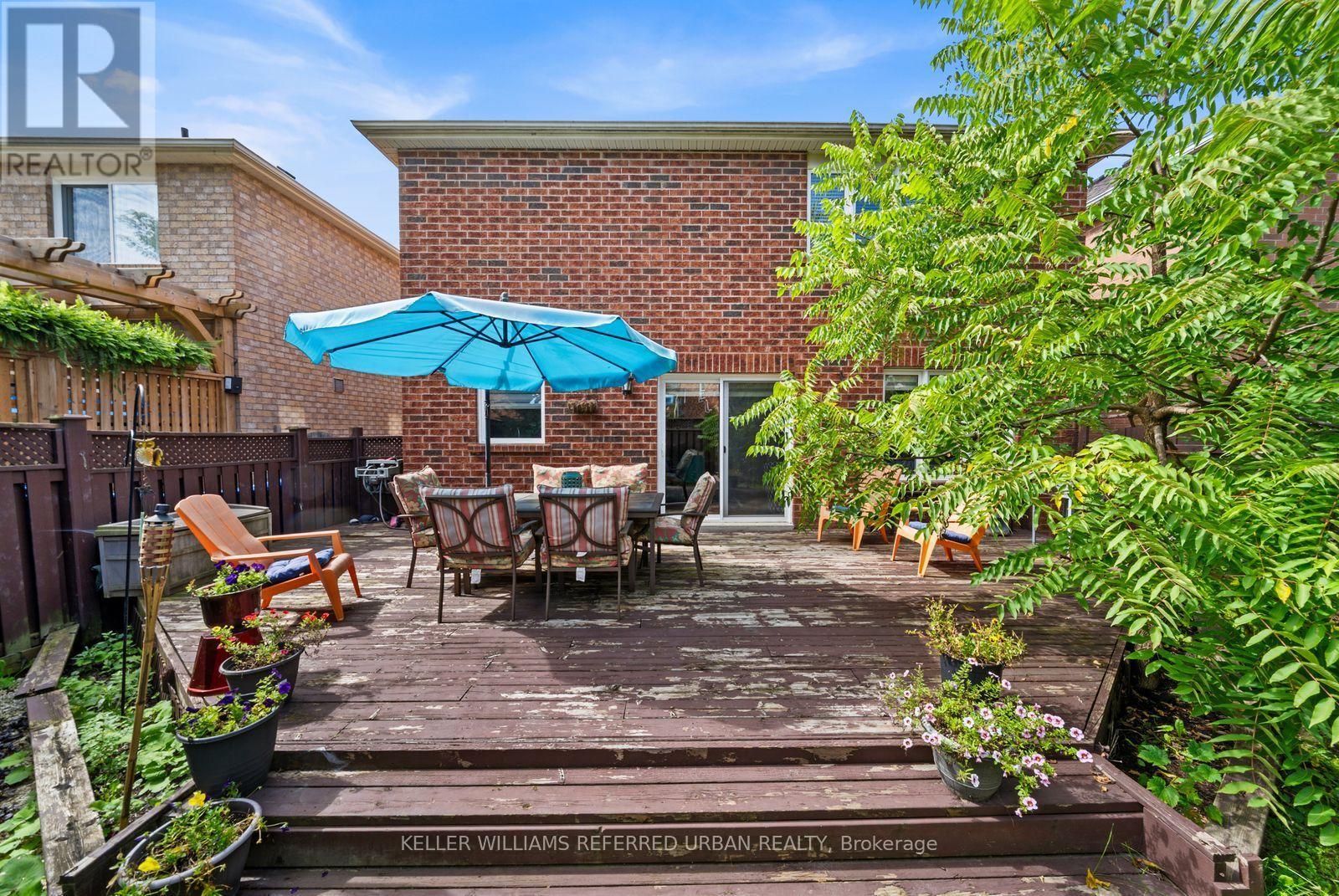 1002 OAKTREE CRESCENT - 44
