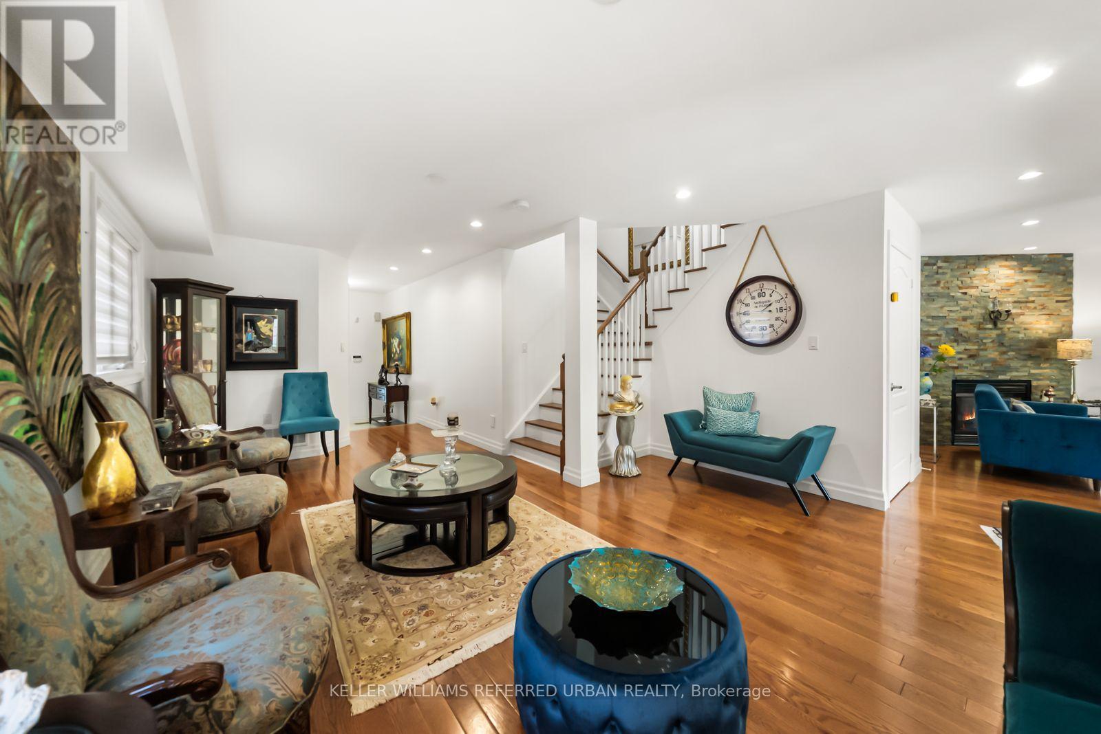 1002 OAKTREE CRESCENT - 6