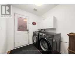 1002 Oaktree Crescent, Newmarket, ON L3X2Z3 Photo 34