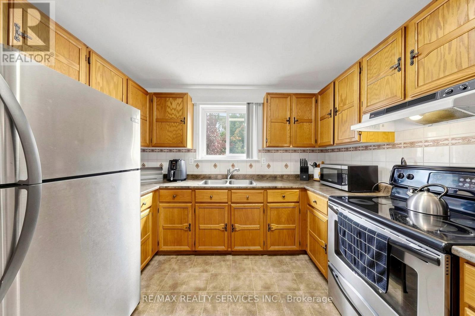 54 GRISELDA CRESCENT - 16