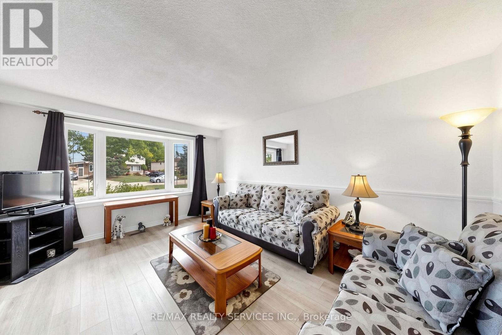 54 GRISELDA CRESCENT - 9