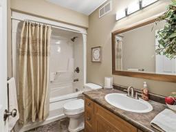 215 Centre Street N, Mitchell, MB R5G1G8 Photo 25