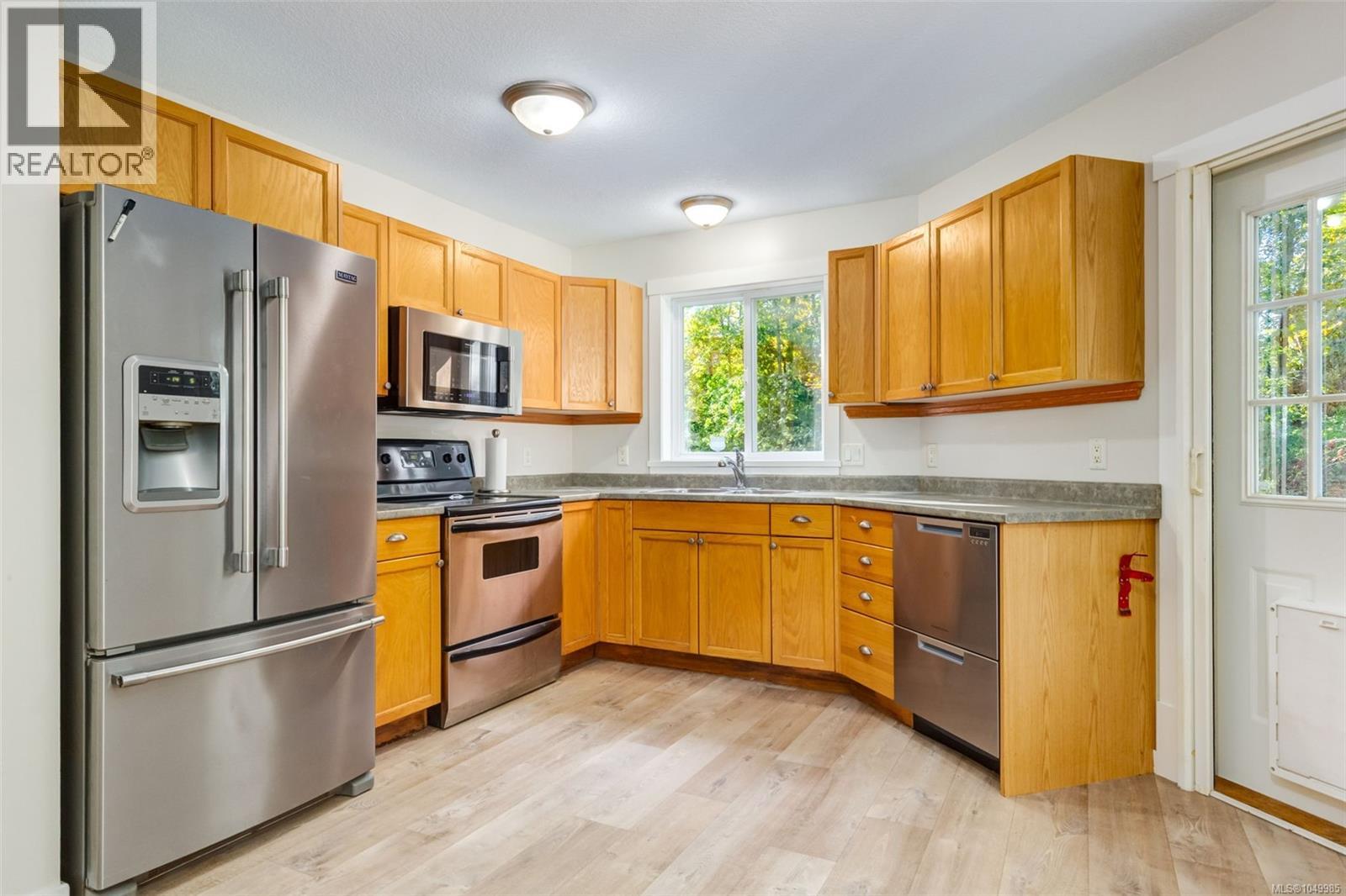 821 Park Ave - Image 17