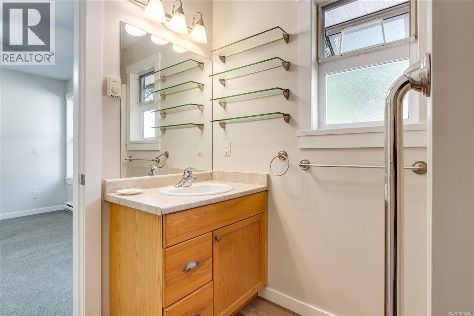 821 Park Ave - Image 26