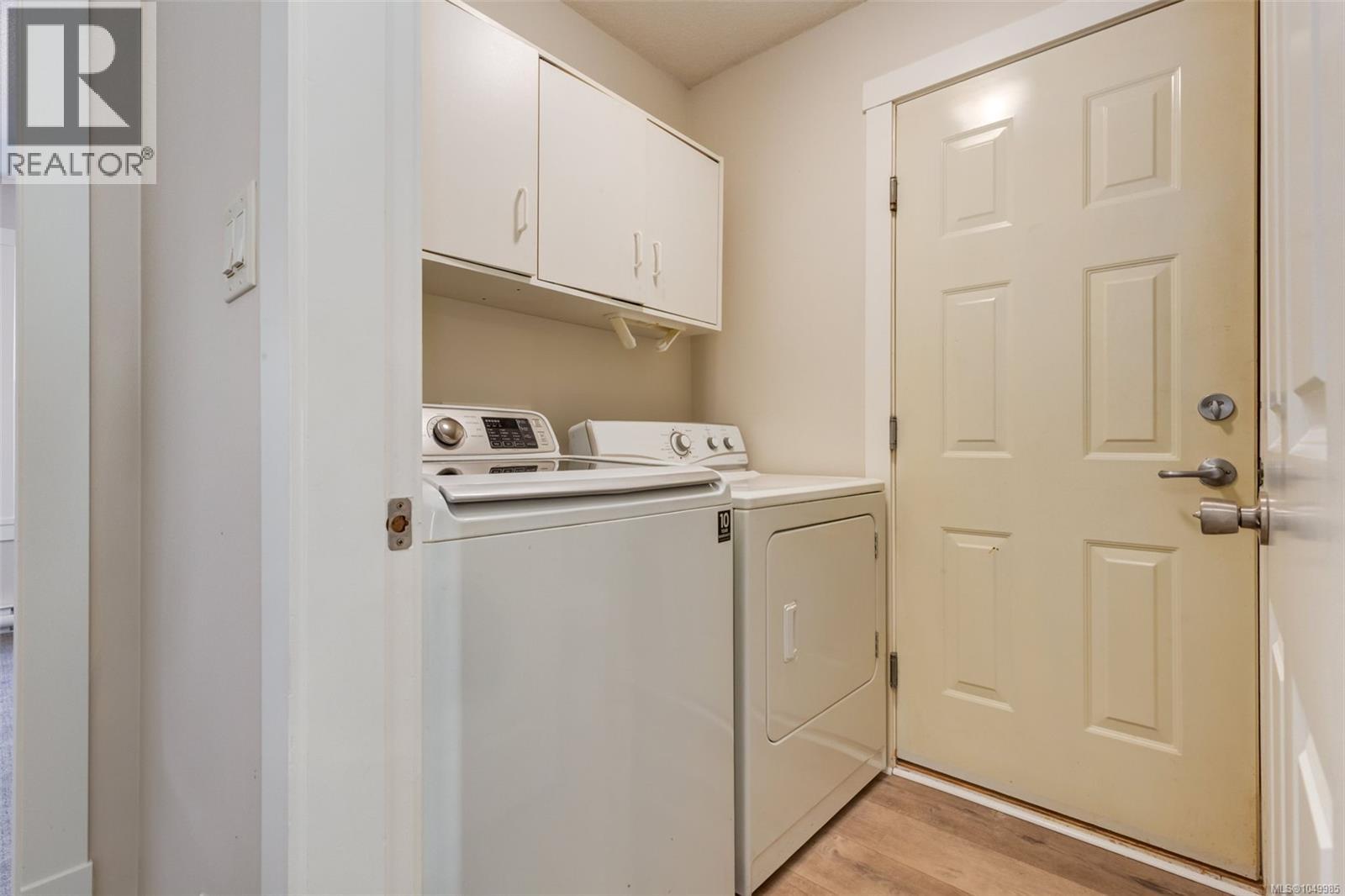 821 Park Ave - Image 36