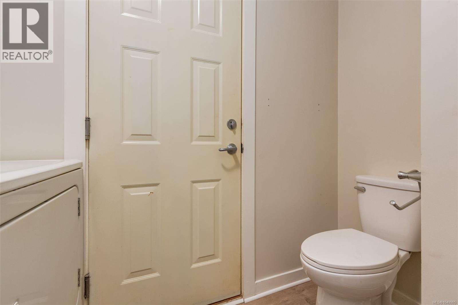 821 Park Ave - Image 37