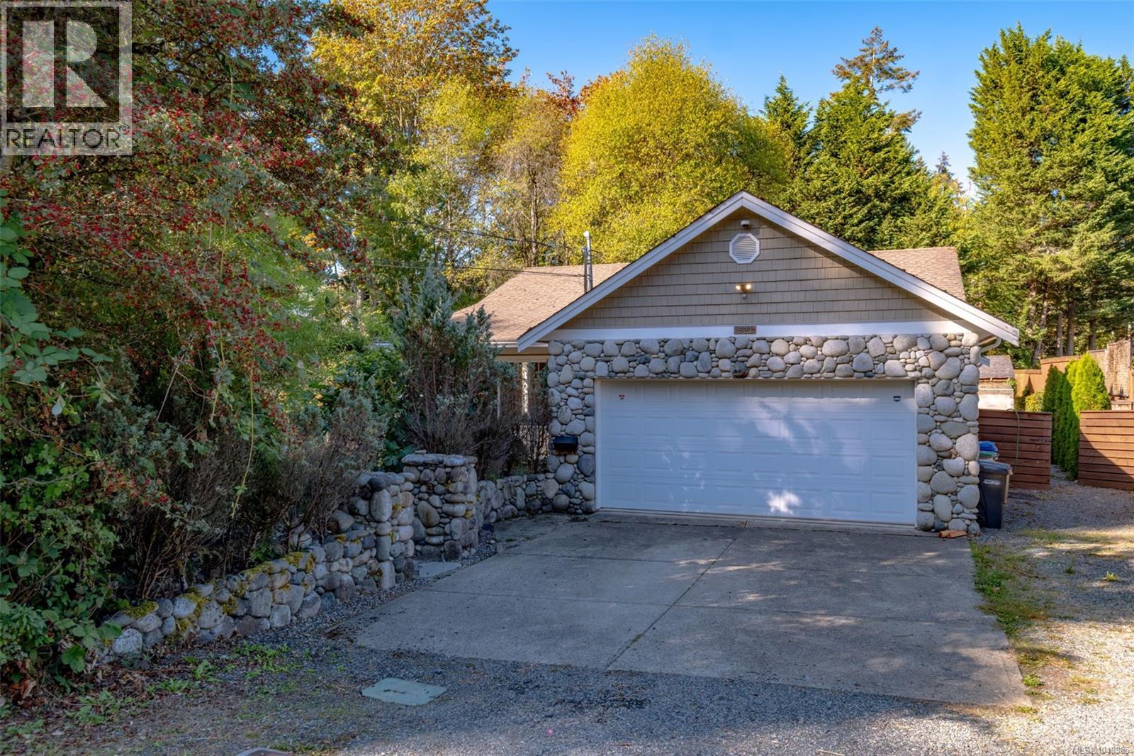 821 Park Ave - Image 39