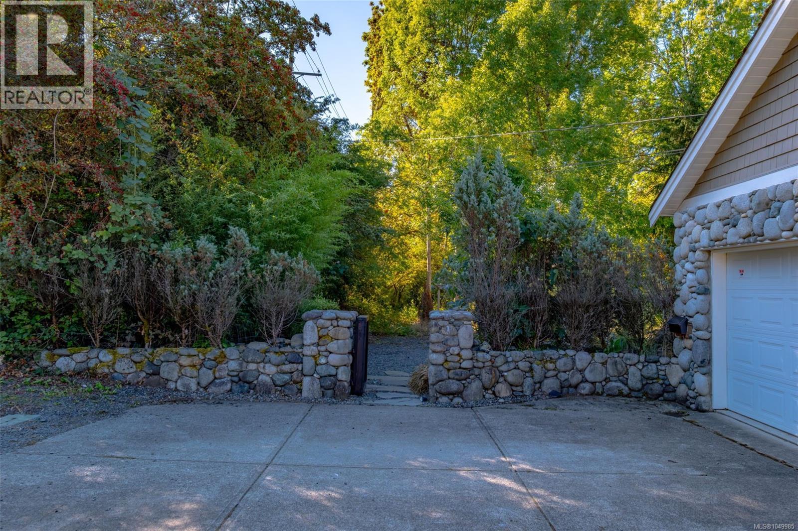 821 Park Ave - Image 50