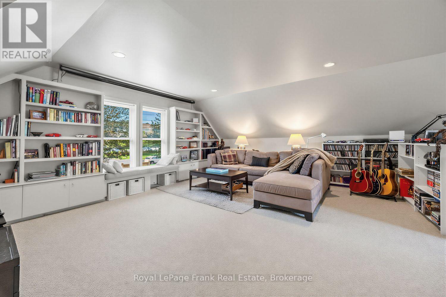 86 WELLINGTON STREET - 24