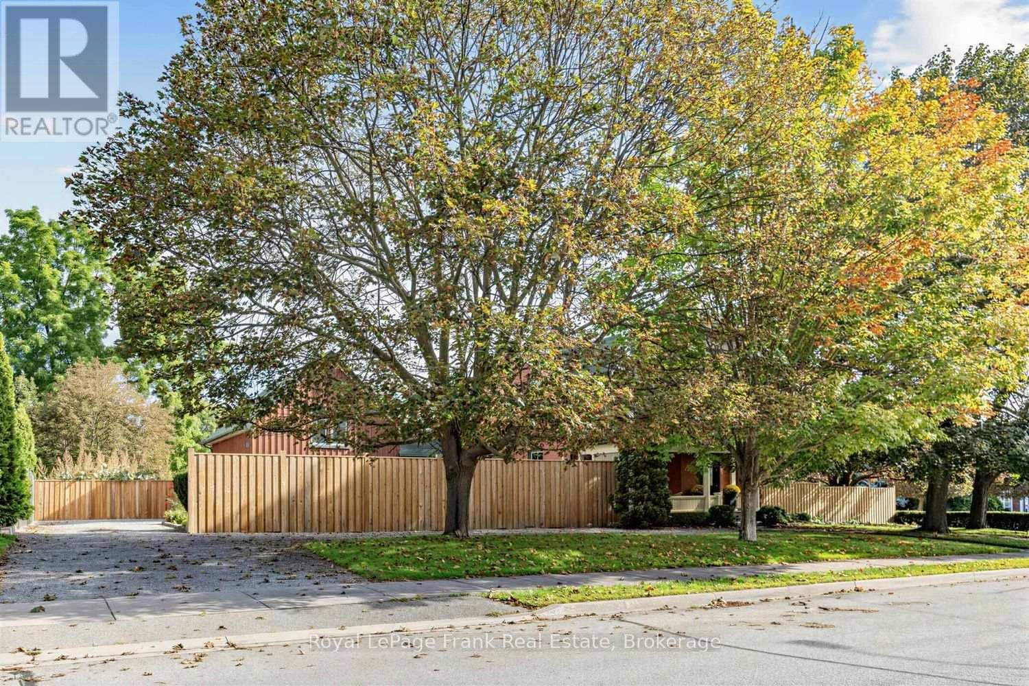 86 WELLINGTON STREET - 35