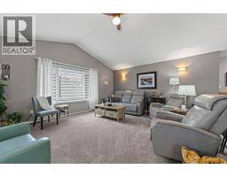 Den - 112 Edgewood Close, Camrose, AB T4V4N9 Photo 11