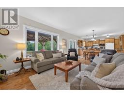 Kitchen - 653 Peter Street, Strathroy Caradoc, ON N0L1T0 Photo 16