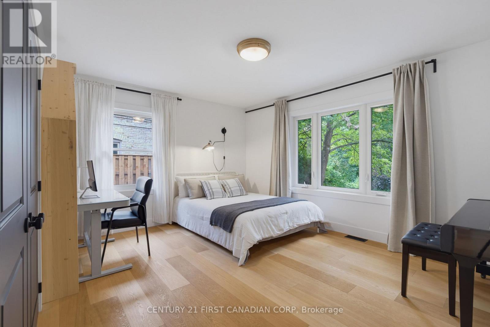 1125 THE PARKWAY - Image 29
