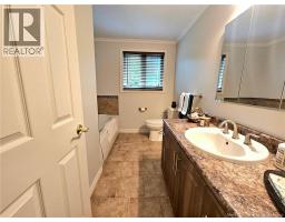 251 Landry, Beresford, NB E8K1G9 Photo 33