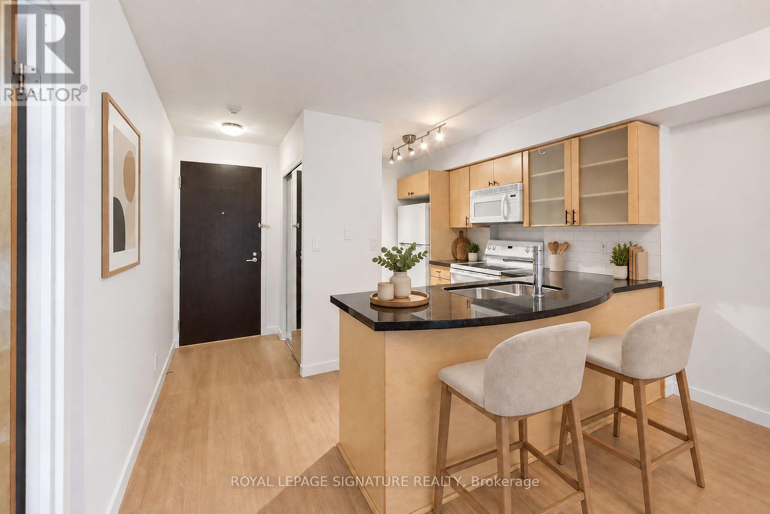 Photo of 405 - 1005 KING STREET W
