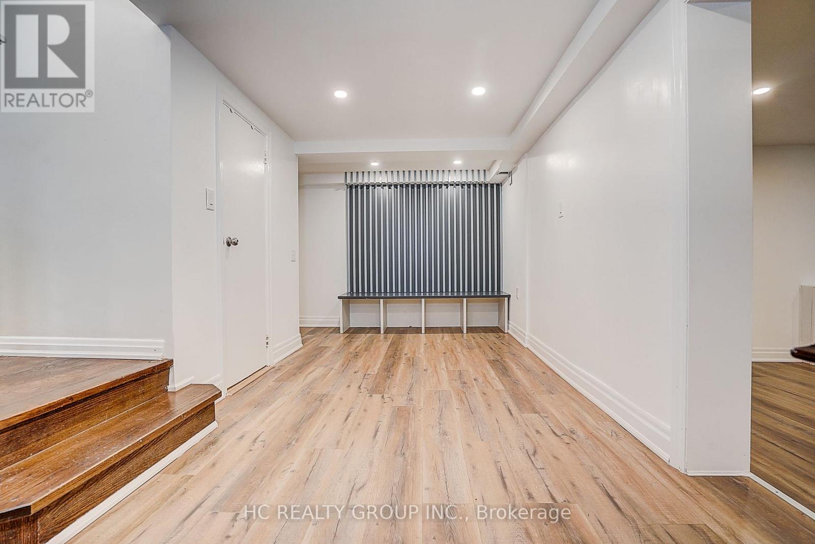 19 LOWER LINKS ROAD - 38