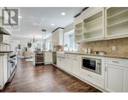 19 Lower Links Road, Toronto, ON M2P1H5 Photo 17