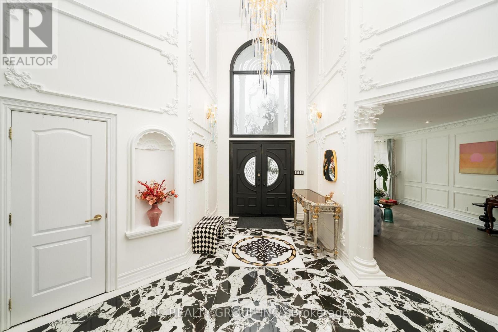 Photo of a listing in Bayview Village