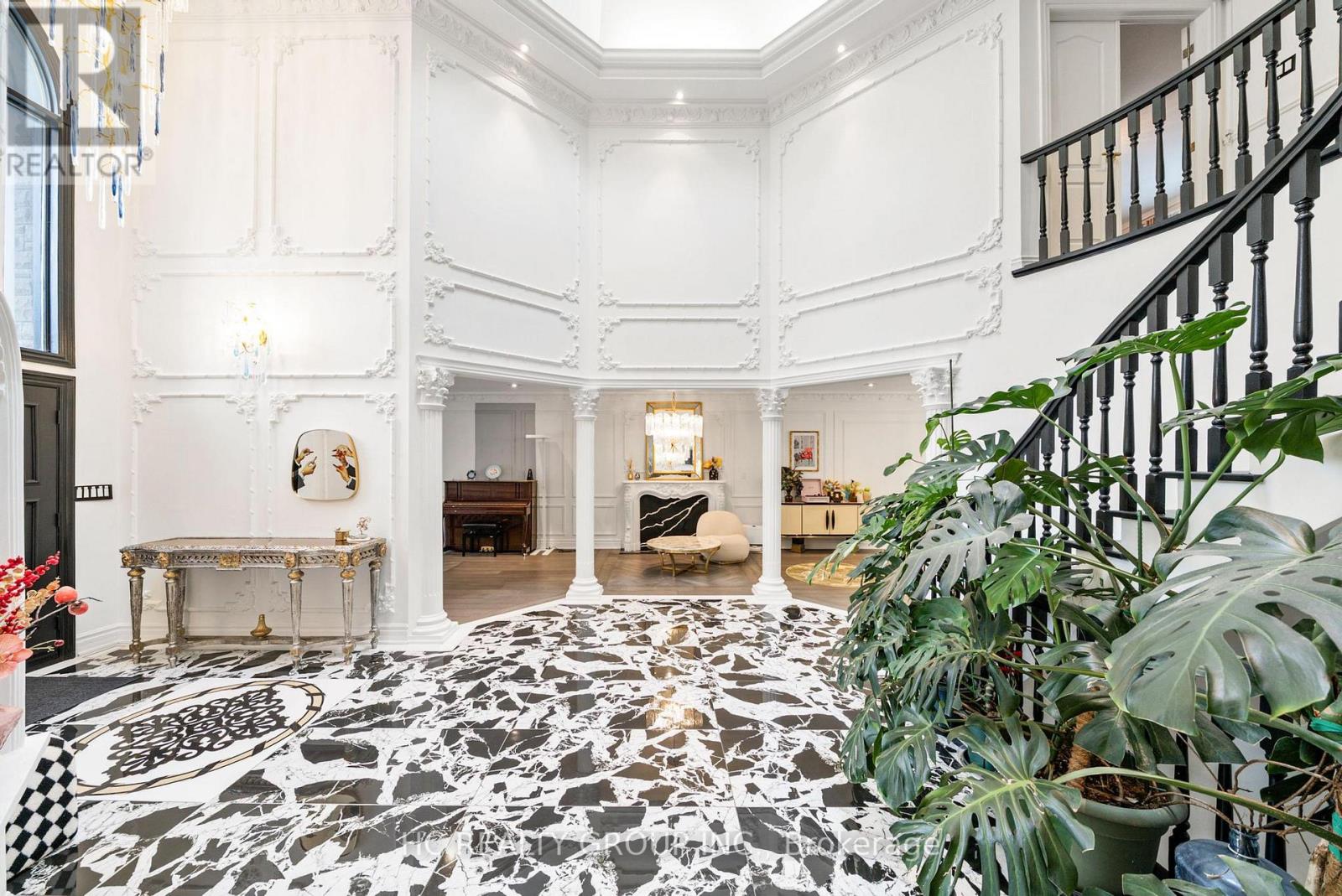 Photo of a listing in Bayview Village