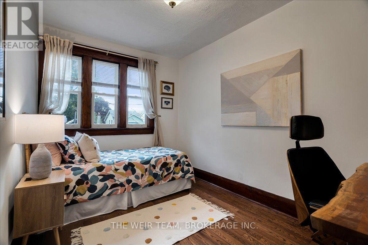 25 OAK PARK AVENUE - Image 23