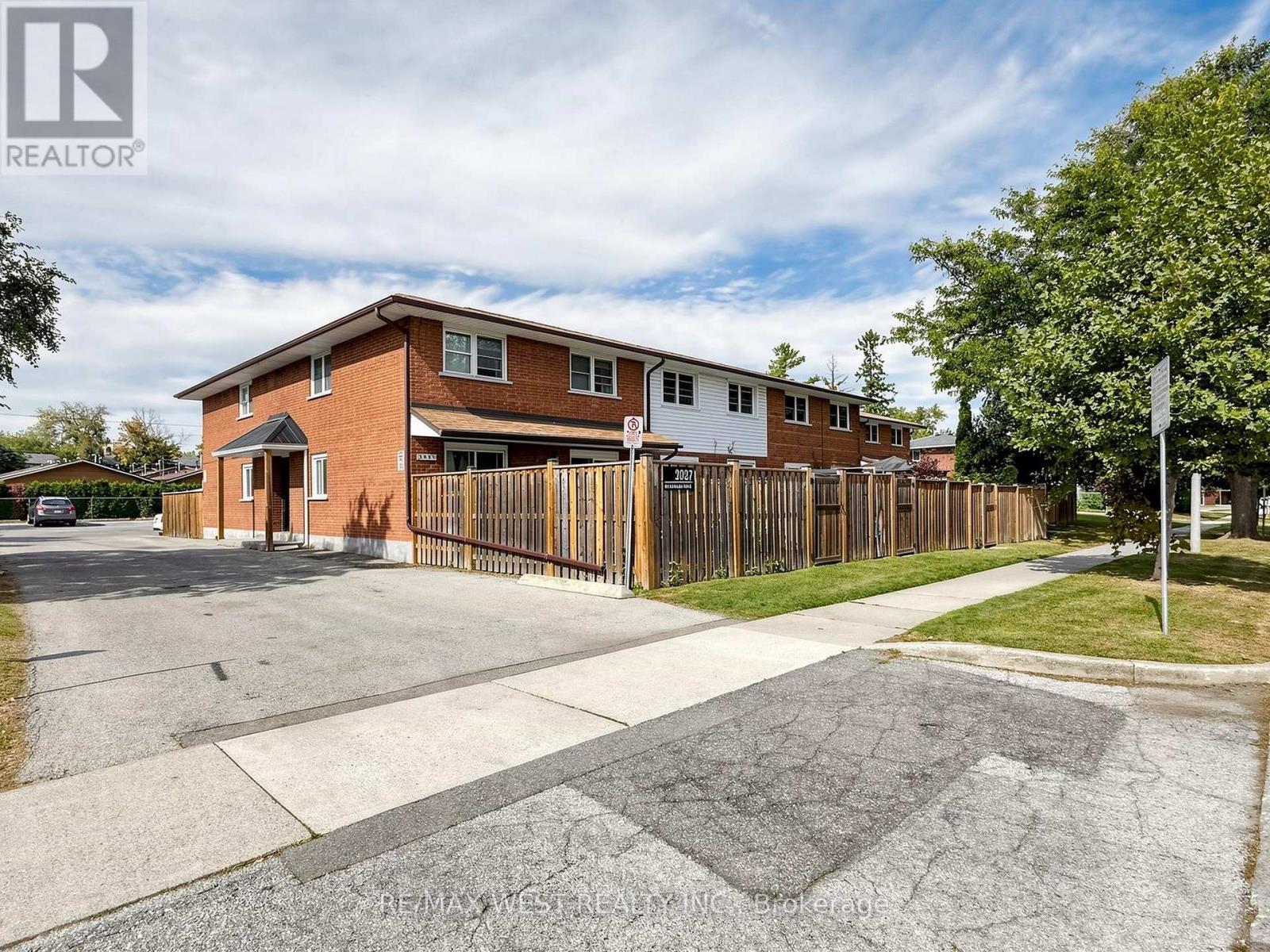 #6 2027 BLUEFIELDS DRIVE - 42