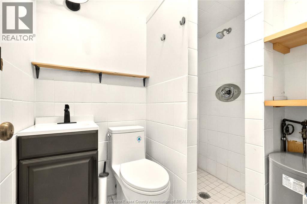 597-599 GILES BOULEVARD East - 21