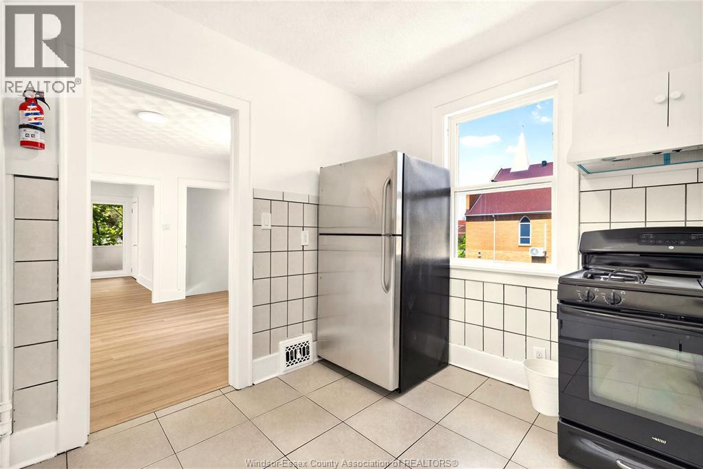 597-599 GILES BOULEVARD East - 10