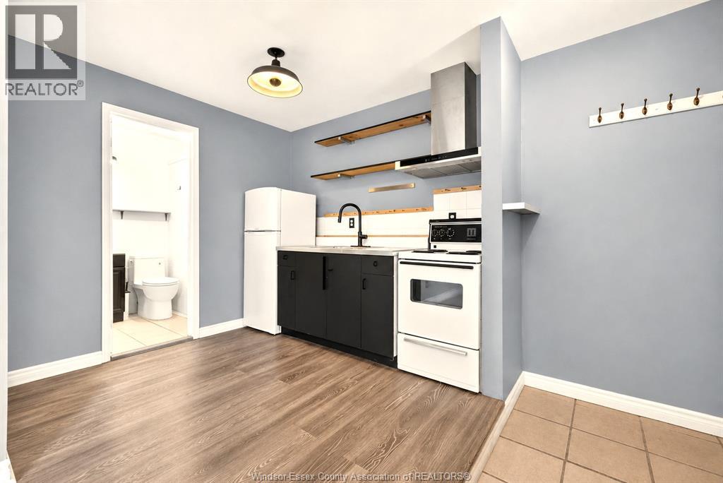 597-599 GILES BOULEVARD East - 19