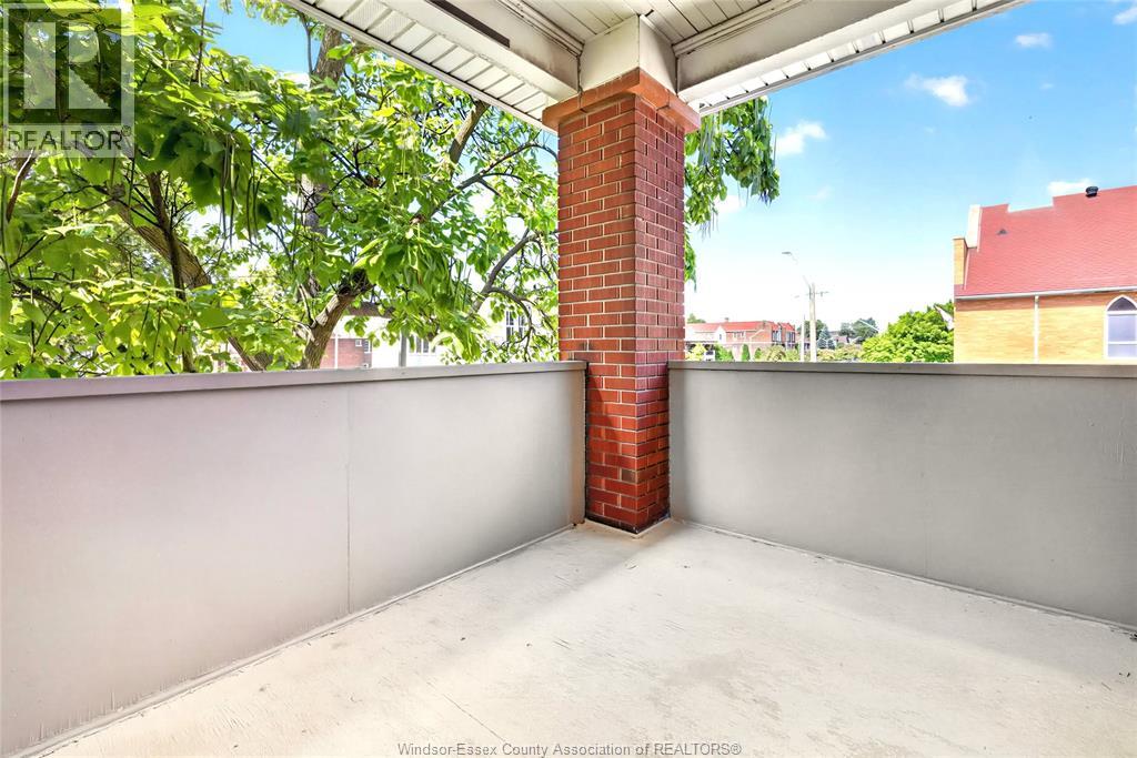 597-599 GILES BOULEVARD East - 16