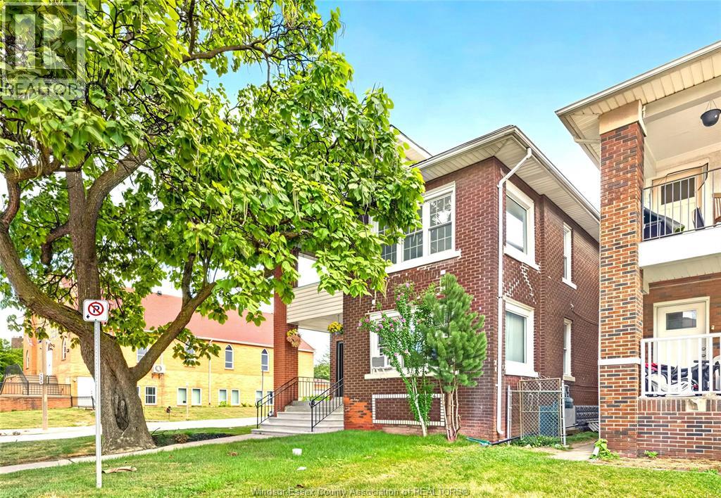 597-599 GILES BOULEVARD East - 2