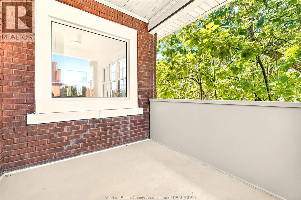 597-599 GILES BOULEVARD East - 17