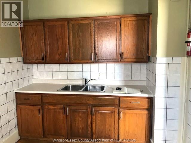 597-599 GILES BOULEVARD East - 27