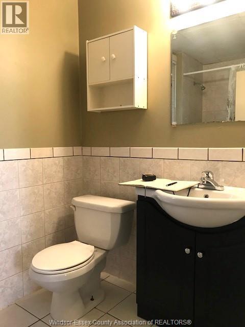 597-599 GILES BOULEVARD East - 28