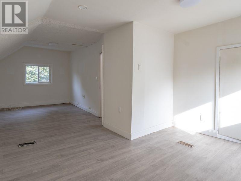 405 John ST - 12