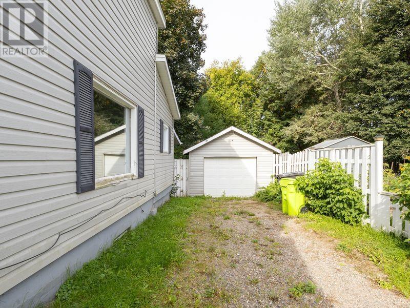 405 John ST - Image 17