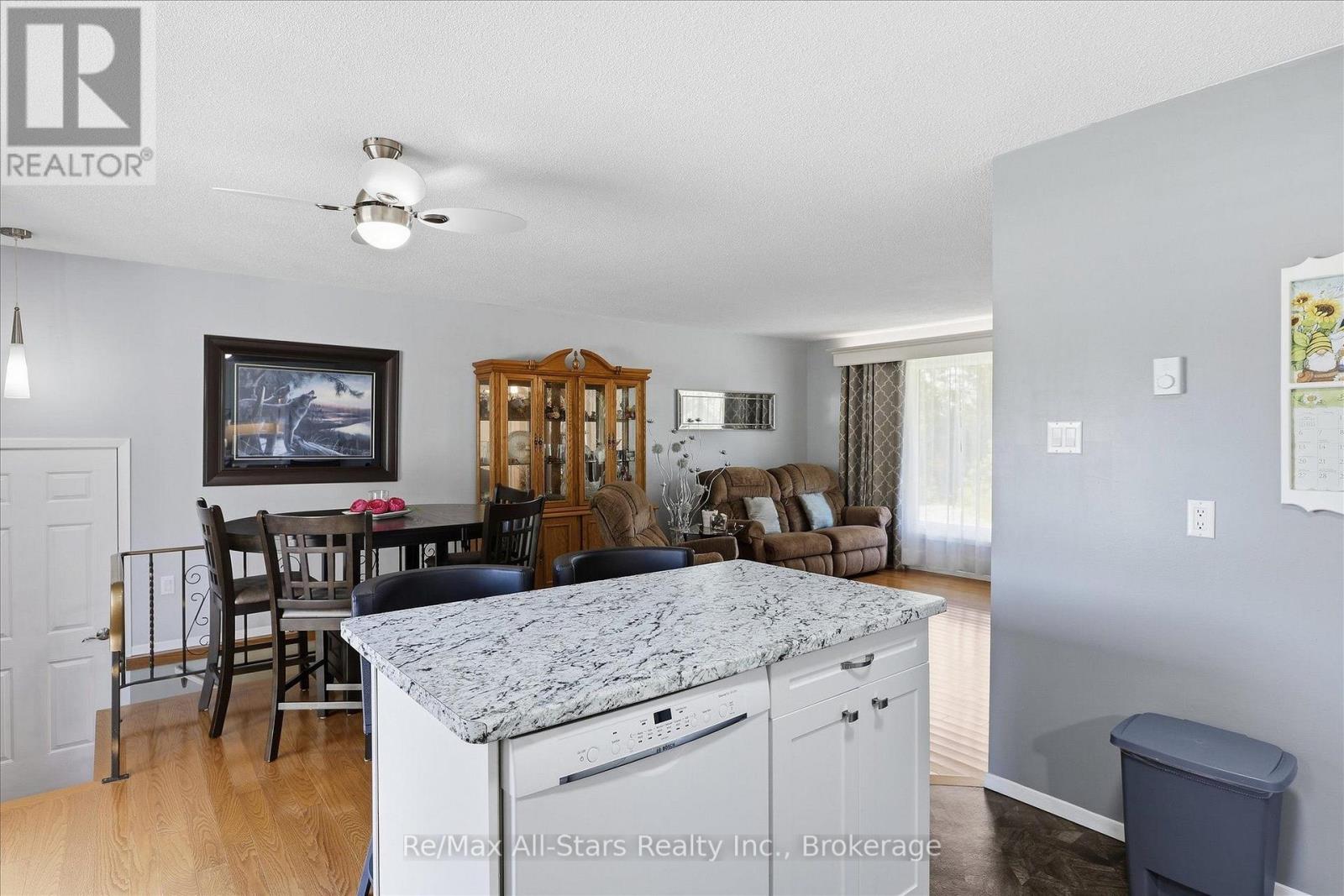 10 EMILY STREET N - 11