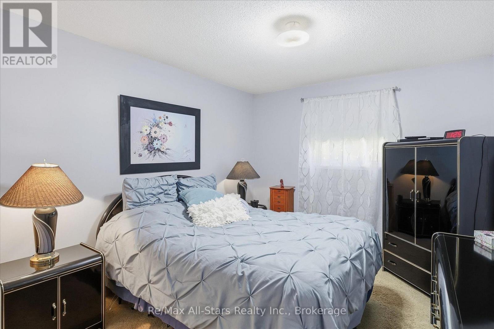 10 EMILY STREET N - 15
